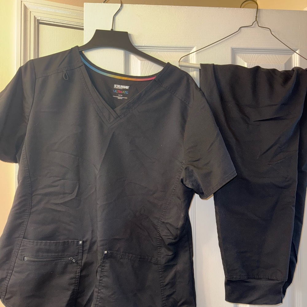 Black scrub set